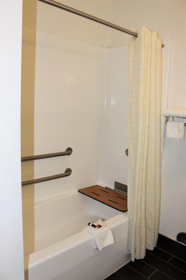 Super 8 By Wyndham De Soto Hotell Eksteriør bilde