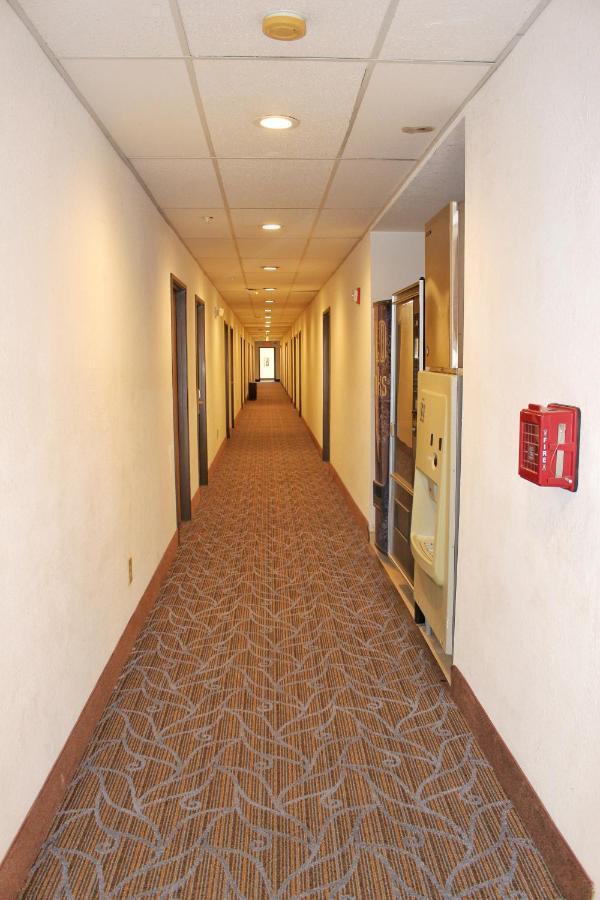 Super 8 By Wyndham De Soto Hotell Eksteriør bilde