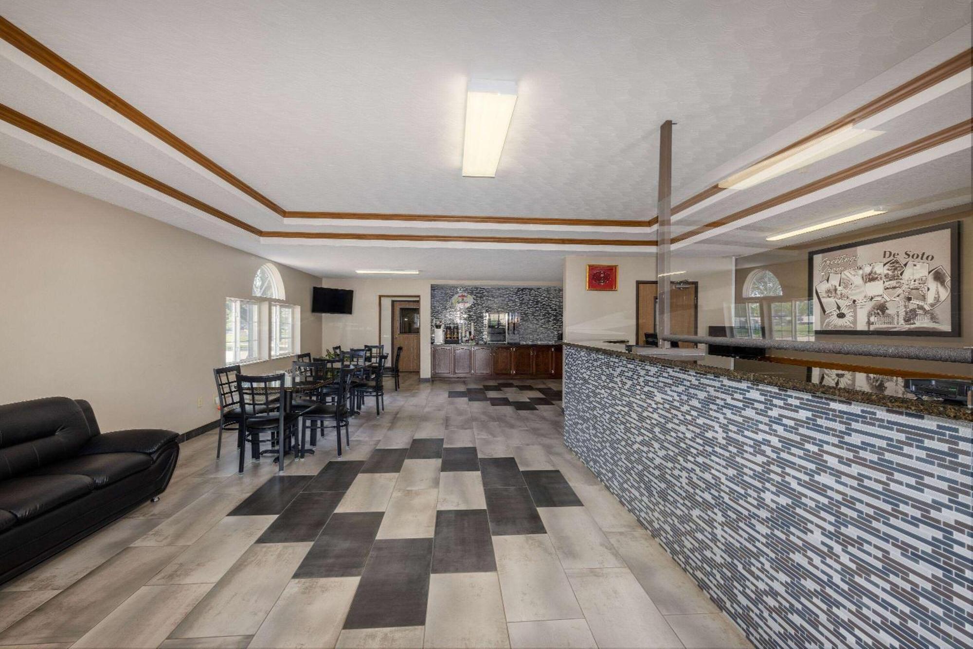 Super 8 By Wyndham De Soto Hotell Eksteriør bilde