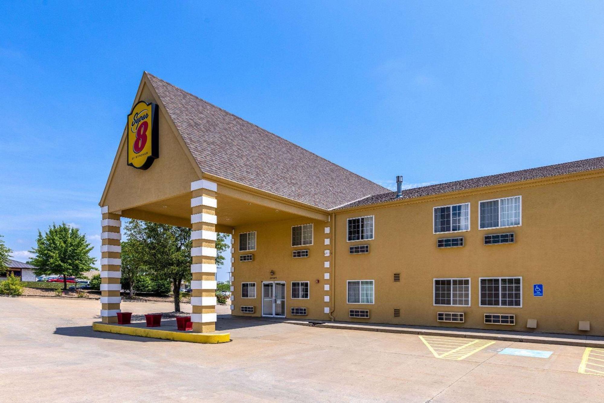 Super 8 By Wyndham De Soto Hotell Eksteriør bilde