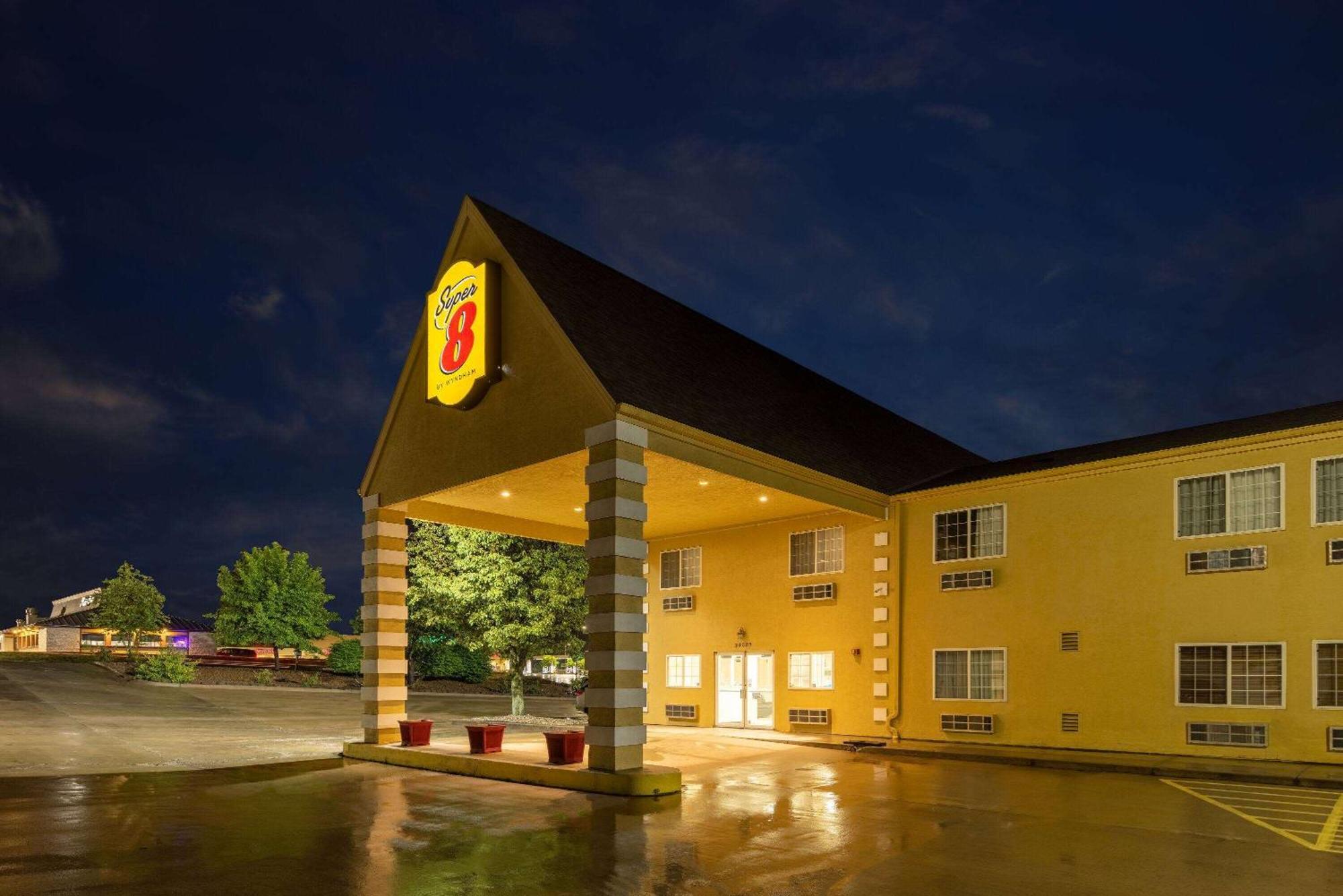 Super 8 By Wyndham De Soto Hotell Eksteriør bilde