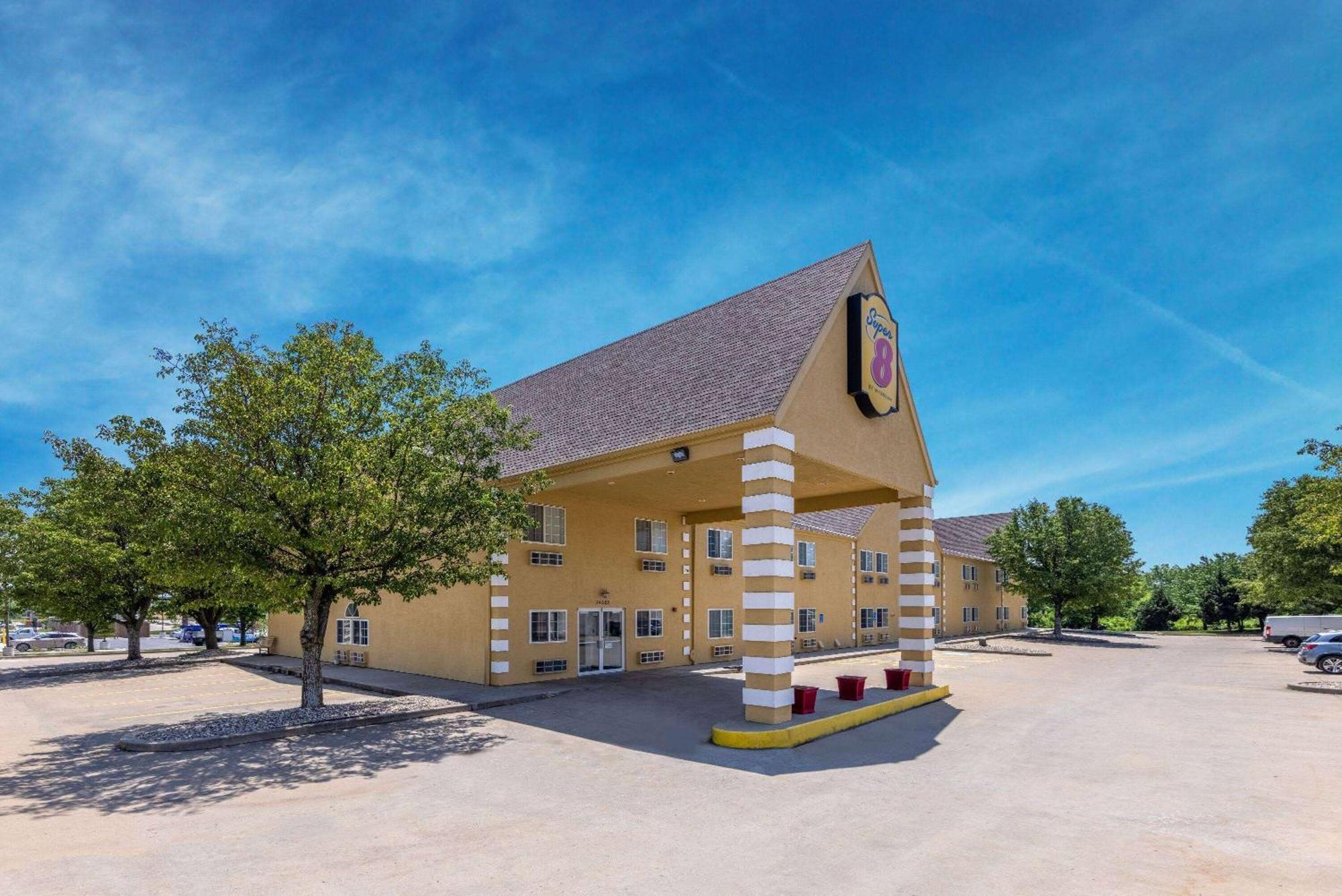 Super 8 By Wyndham De Soto Hotell Eksteriør bilde